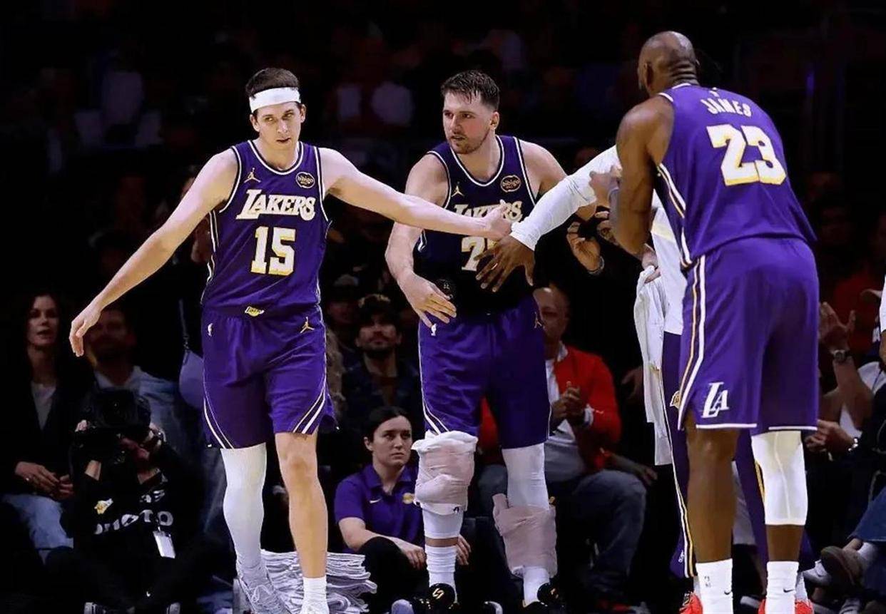 leisu-关于湖人队惨败后更衣室爆发冲突，主帅回应，因为处理得到.的信息