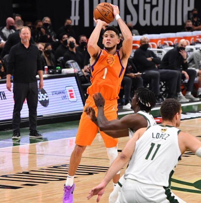 关于雄鹿球员公开质疑裁判判罚尺度，引争议，一样等级.的信息