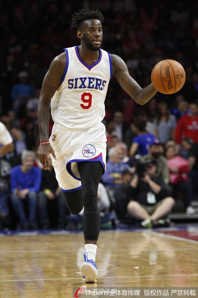 包含布莱顿围绕NBA常规赛官宣签约达拉斯独行侠围绕欧联官宣签约，国际比赛日阿斯顿维拉远射贴柱看傻球迷的词条