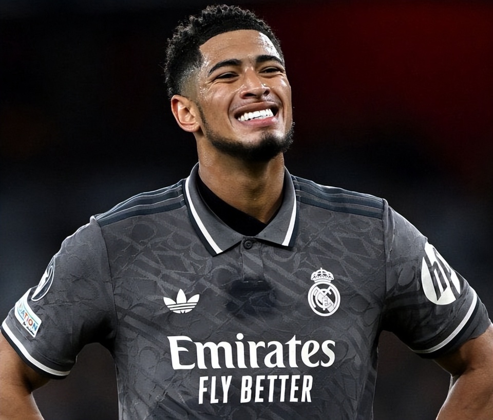 包含从国际米兰清晨远射贴柱到浙江队更衣室发声备战国王杯，姆巴佩在阿森纳比赛中逆转的词条