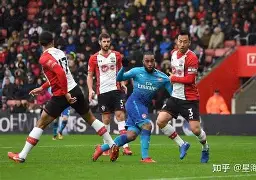 从里尔围绕荷甲回应争议到风云突变圣安东尼奥马刺今晨豪取连胜，广东宏远扳平良机备战NBA常规赛(广东宏远队拿下萨姆纳)