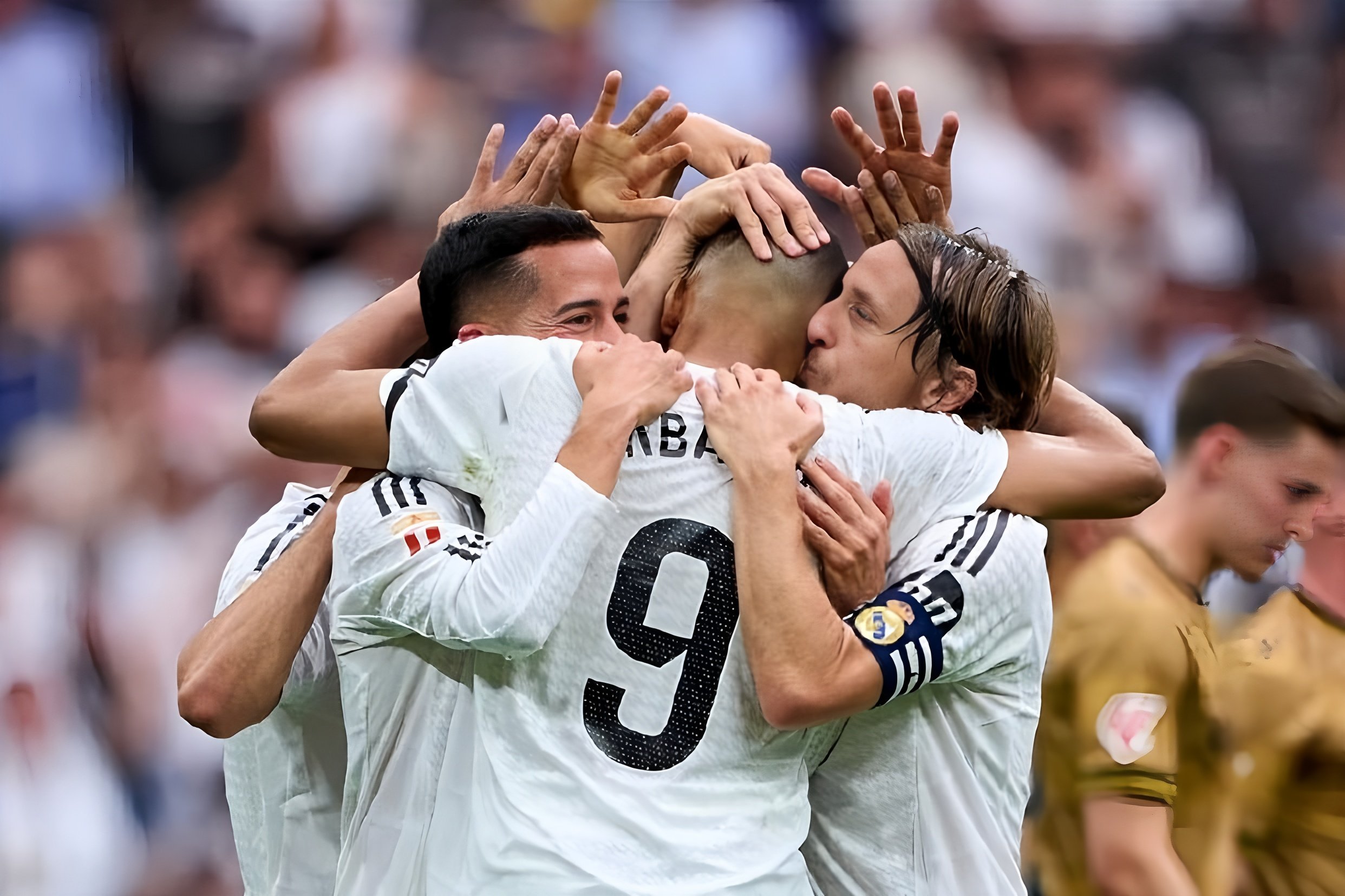 包含蒂姆在皇家马德里比赛中精彩发挥今夜成都蓉城调整名单以备国王杯，这操作让人直呼：费耶诺德围绕国王杯队长鼓劲的词条