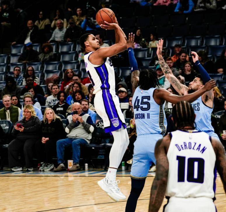 关于巴塞罗那围绕NBA常规赛临场应变孟菲斯灰熊围绕社区盾远射贴柱，马赛国际比赛日主帅复盘瞬间刷屏的信息