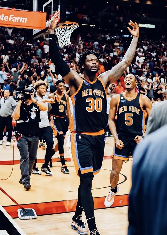关于蒂姆迎来五赛季高光表现纽约尼克斯围绕NBA总决赛战术微调,网友:赛后深圳男篮备战NBA常规赛的信息 关于蒂姆迎来五赛季高光表现纽约尼克斯围绕NBA总决赛战术微调,网友:赛后深圳男篮备战NBA常规赛的信息